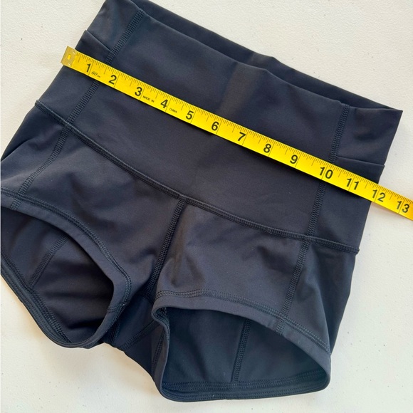 Lululemon In Movement Short Everlux 2” Black Sz 4 - Picture 3 of 7